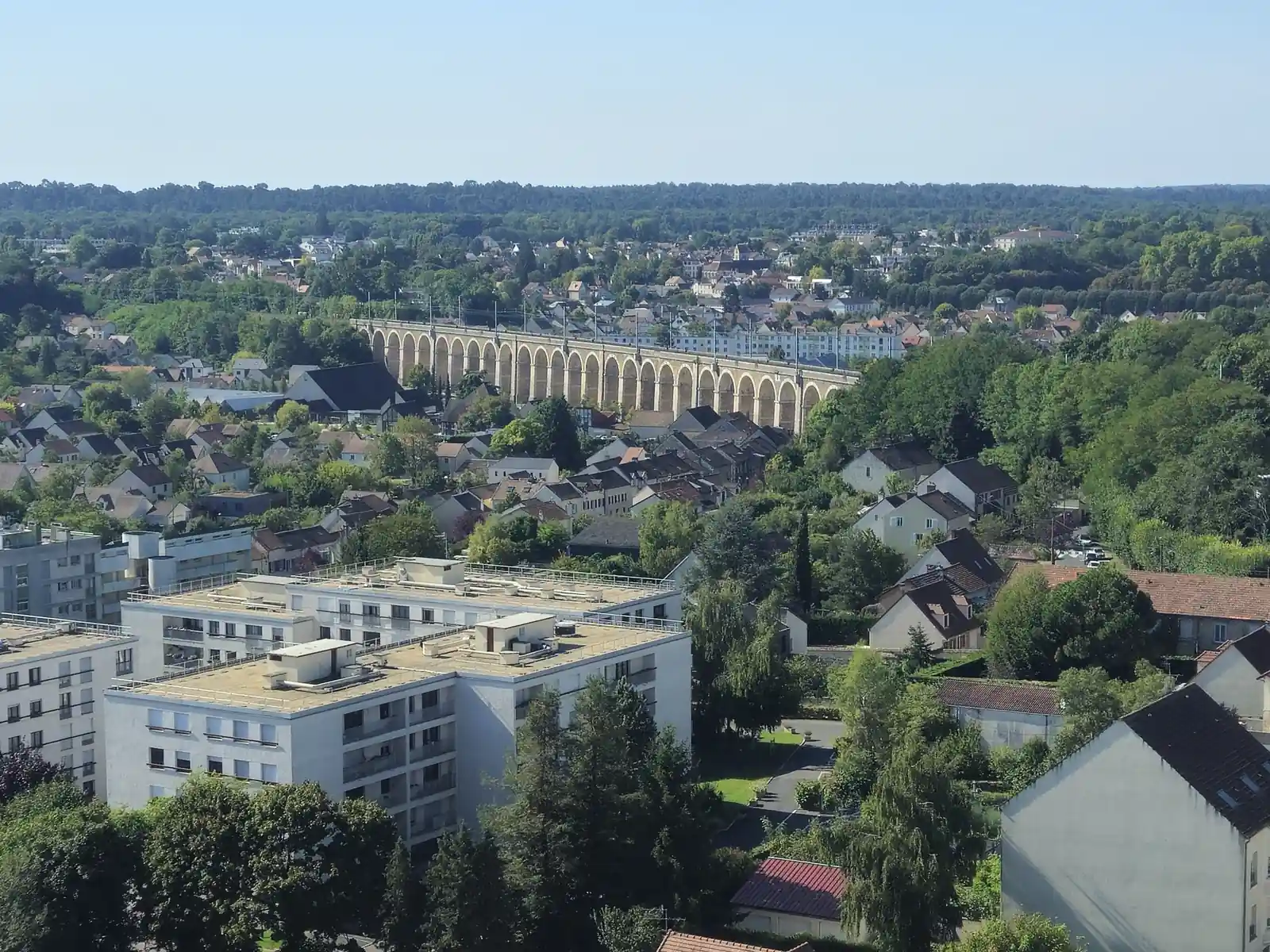 Vue générale d'Avon depuis les hauteurs, commune limitrophe de Fontainebleau