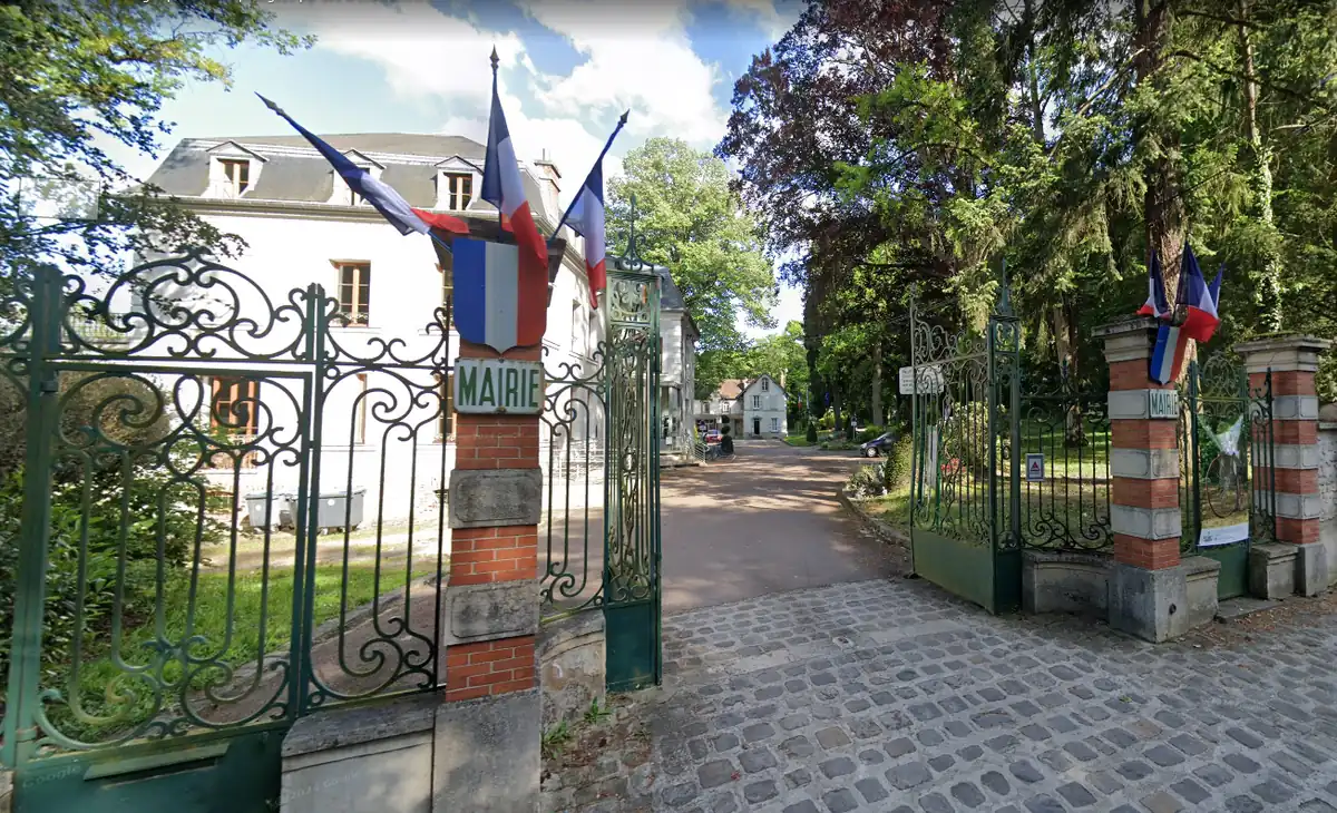 Mairie de Bois-le-Roi, commune en lisière du massif forestier de Fontainebleau