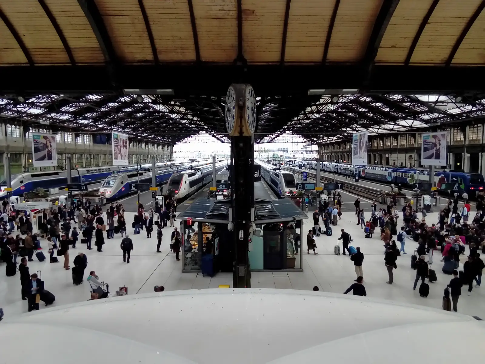 Hall 1 de la gare de Lyon, où les taxis déposent au plus près des quais