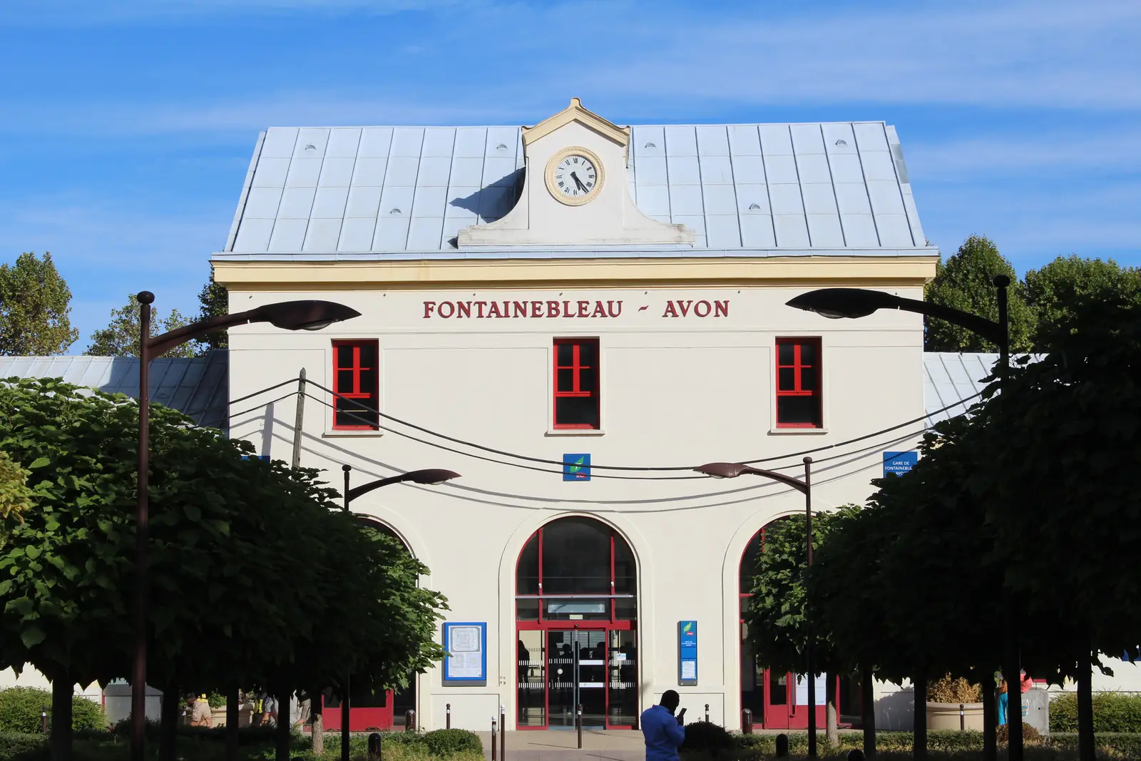 Gare de Fontainebleau-Avon, située sur la commune d'Avon et non à Fontainebleau
