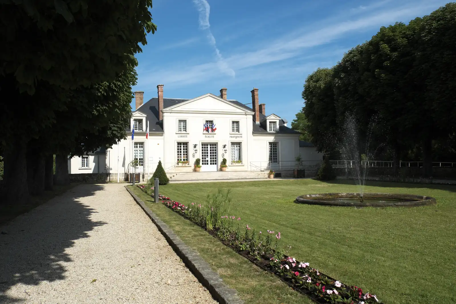 Mairie d'Héricy, commune de la frange urbaine de Fontainebleau