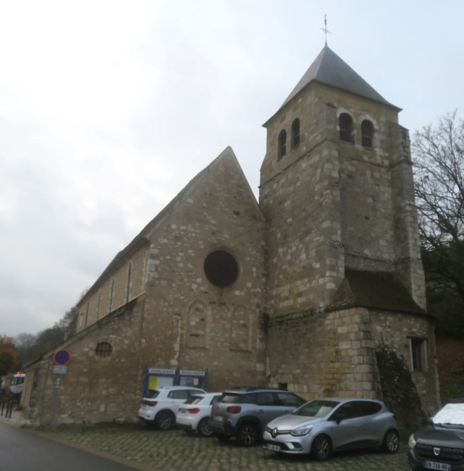 Église de La Grande-Paroisse, au centre d'un habitat très dispersé