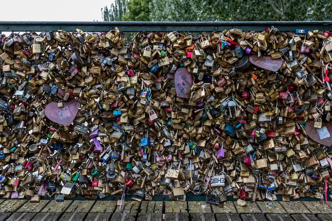 Le pont des Arts à Paris, sur la Seine, le fleuve qui passe aussi par Montereau