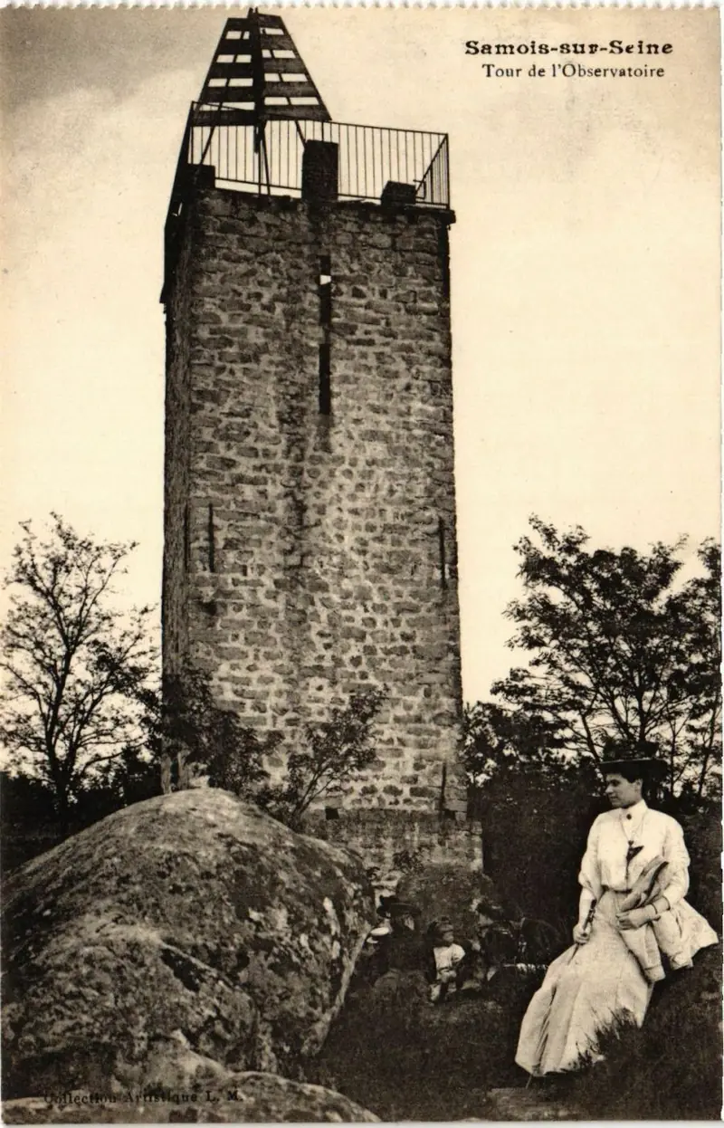 Tour de l'Observatoire à Samois-sur-Seine, repère du village au bord du fleuve